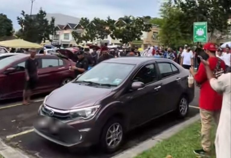 Mayat Lebih 5 Hari Ditemui Dalam Perodua Bezza