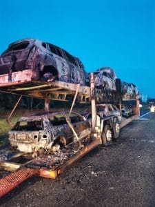 7 Buah Kereta Lumba Terbakar di Atas Treler
