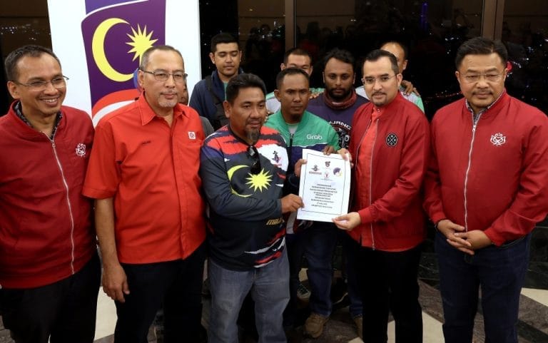 Kadar Bayaran Rider Dipotong oleh Grab – Rider Serah Memorandum kepada UMNO
