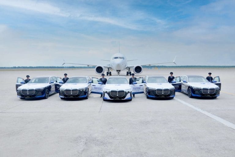 Khidmat Pemindahan Terminal oleh Malaysia Airlines Menggunakan BMW i7 EV