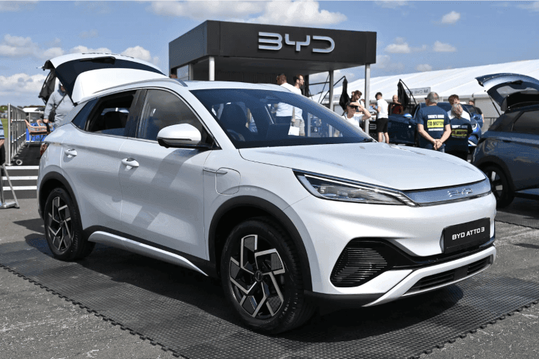 Kenderaan Elektrik BYD Digunakan Untuk Menghidupkan Mesin Dialisis Ketika Bekalan Elektrik Terputus