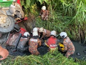 Kemalangan 5 Buah Kenderaan, Dihempap Lori – Dua Maut, Seorang Cedera