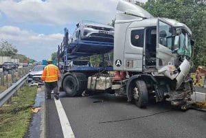 Treler Bawa Muatan Kereta Rempuh 5 Buah Kenderaan, Seorang Bayi Maut