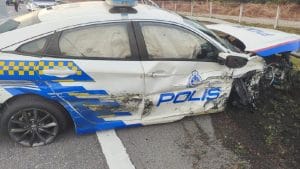 Pemandu Hilux Lempar Objek Besi, Dua Polis Peronda Cedera