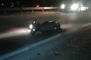 Motosikal Dilanggar Treler – Suami Maut, Isteri dan Anak Cedera