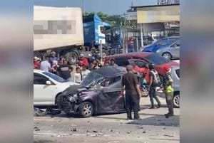 Treler Rempuh 10 Kenderaan di Laluan Bertentangan Akibat Elak Kenderaan