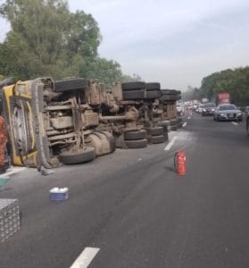 Treler Tepung Terbalik, Lebuhraya PLUS Sesak Lebih 20 KM
