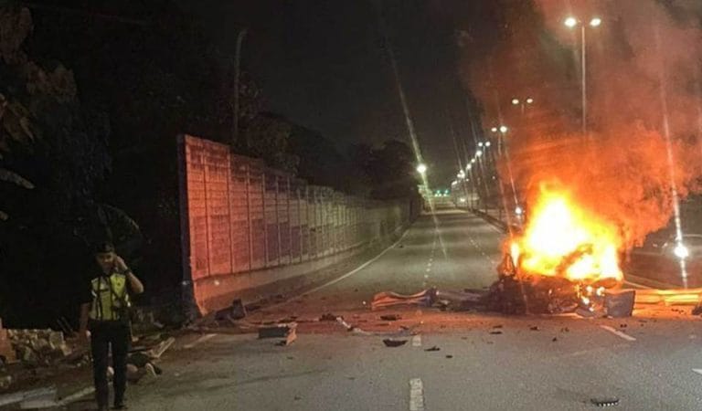 Kereta Elektrik Mewah Terbakar di Lebuhraya DUKE, Remaja Maut