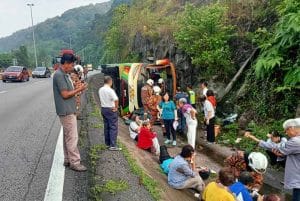 Insiden Bas Persiaran Terbalik Berhampiran Terowong Menora, 40 Penumpang Cedera