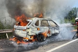 Seorang Lelaki Nyaris Rentung, BMW X5 Miliknya Terbakar