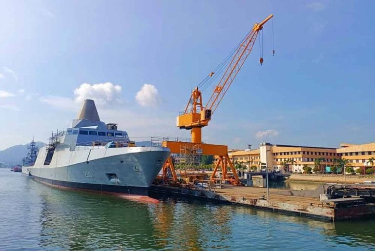 Kapal LCS Pertama Berjaya Luncur Atas Air