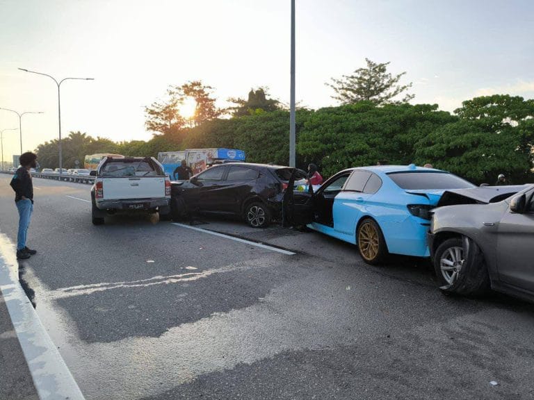 Empat Cedera, Nahas 13 Kenderaan Akibat Dirempuh Treler