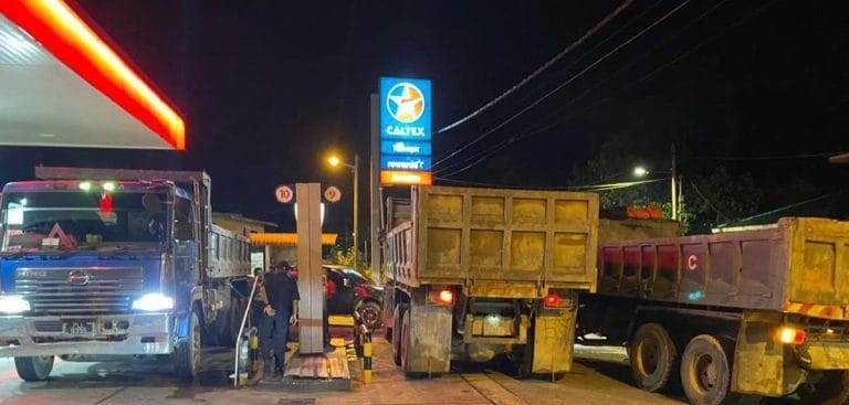 Lori Beratur Panjang, Isi Diesel Subsidi Buat Kali Terakhir
