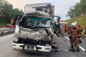 Nahas 2 Lori di PLUS, Seorang Kelindan Maut Tersepit