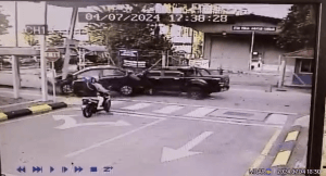 Bezza Dirempuh Pikap Trak di Hospital, Empat Cedera Parah