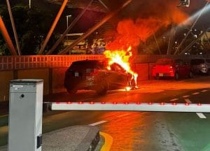Sepasang Suami Isteri Warga Singapura Cemas, BMW Milik Mereka Terbakar