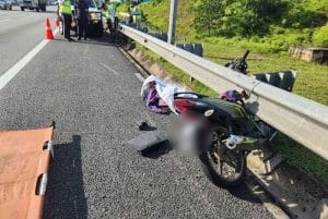 Langgar Tayar Lori Bergolek di Lebuh Raya, Seorang Penunggang Motosikal Maut