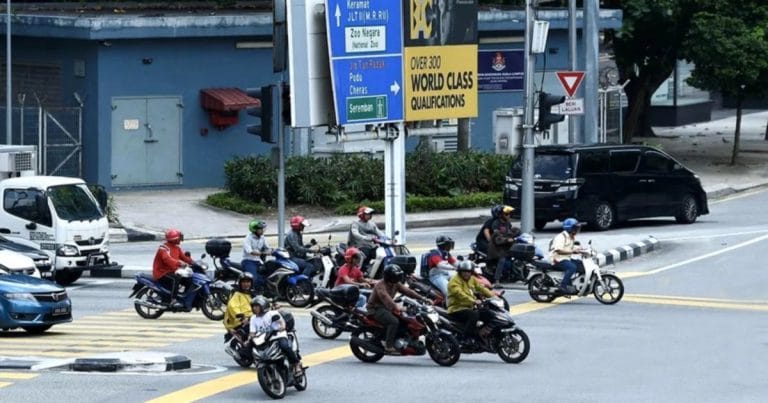 Video Tular: Kegiatan Penipuan Kemalangan Motosikal Tertangkap di Johor Bahru