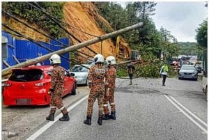 Tanah Runtuh di Brinchang, Cameron Highlands – Laluan Terhalang, Kenderaan Rosak
