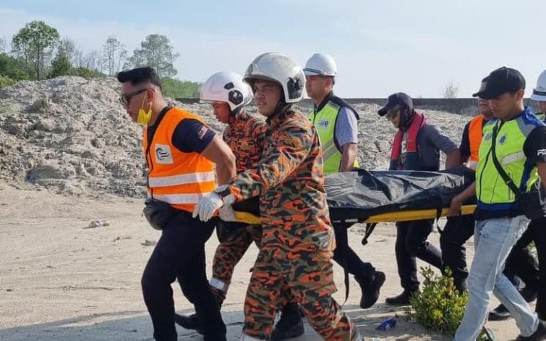 Lelaki Ditemui Lemas Selepas Lori Terhumban Masuk ke Dalam Laut