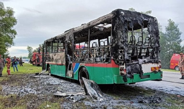 Bas Henti-Henti Musnah Terbakar, 7 Penumpang Berjaya Selamatkan Diri