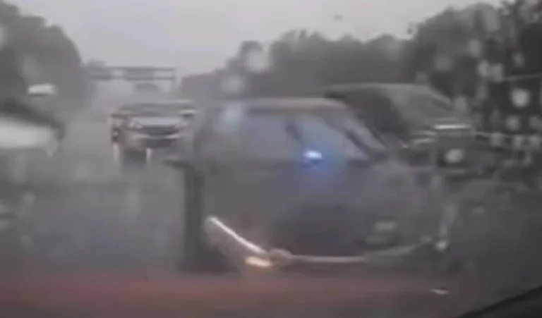 Kenderaan Iring VIP Rempuh Proton Saga di Lebuhraya PLUS – PDRM Tunggu Laporan Puspakom