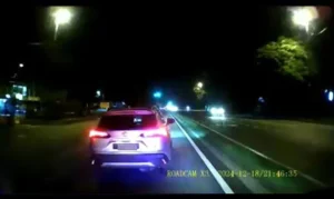 Pemandu Kejar Flight, Halang Ambulans: Insiden di Jalan Klang-Banting Jadi Tumpuan