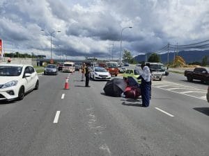Warga Emas Maut Dirempuh Kereta Ketika Melintas Jalan