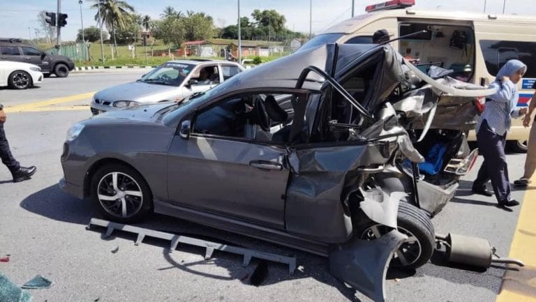 Dua Kanak-Kanak Cedera dalam Nahas Kemalangan di Seri Iskandar, Perak