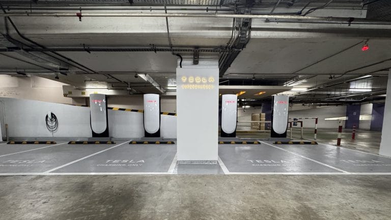 Tesla Lancar Stesen Pengecasan Supercharging V4 di The Gardens Mall, Kuala Lumpur