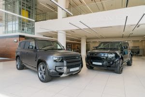 Land Rover Defender V8 Dilancar di Malaysia – 2 Varian, Harga Bermula RM998k hingga RM1.2 Juta
