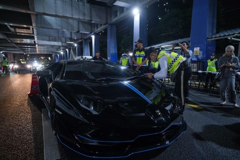 JPJ Sita Lamborghini Lelaki Warga China Tanpa Lesen