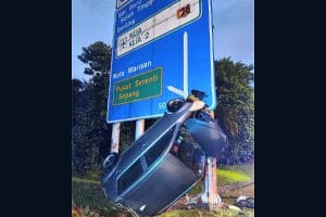 Pemandu Maut, Kenderaan Hilang Kawalan dan Langgar Papan Tanda Jalan