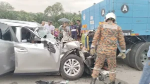 Seorang Lelaki Maut, SUV Rempuh Sebuah Lori di Segamat, Johor