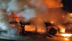 29 Penumpang Terselamat, Bas Ekspres Musnah Terbakar di Lebuhraya PLUS