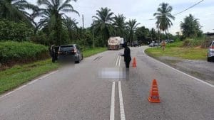 Wanita Maut Digilis Lori Selepas Tercampak Keluar dari Kenderaan