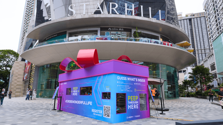 Chery Cetus Tanda Tanya dengan Model Misteri di The Starhill Bukit Bintang