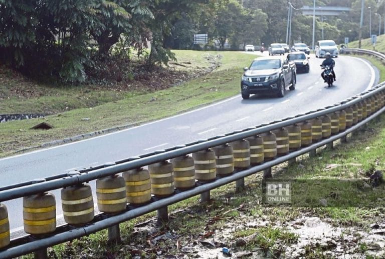 Penghadang Jalan Adalah Pelindung atau Ancaman Nyawa?