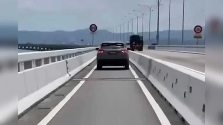 Wanita 70 Tahun Ditahan Polis Selepas Pandu Kereta di Laluan Motosikal