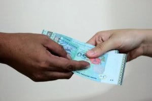 Kerajaan Belum Cadang Perkenal GST, Rakyat Malaysia Masih Berpendapatan Rendah – PM