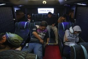 Pemandu Bas Ekspres, Tiga Penumpang Dikenakan Saman – Tak Pakai Seatbelt