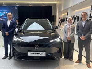 Proton e.MAS7 Versi Kemaskini – Apple CarPlay, Warna Luaran Hitam, Dalaman Putih, Pakej Jualan Baharu