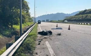 Seorang Lelaki Maut, Motosikal Rempuh Penghadang Besi Jalan di LPT1