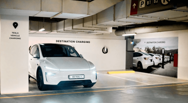 Tesla Lancar Stesen Destination Charging di Bangsar Shopping Centre