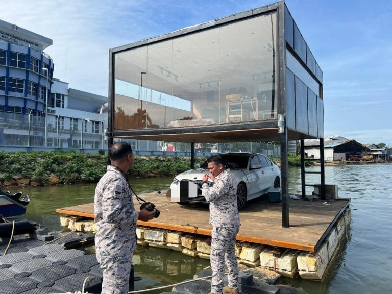 Seorang Youtuber Ditahan, Bina Platform Rumah Terapung 2 Tingkat di Tengah Laut