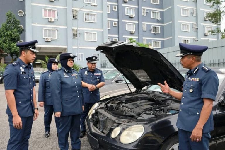 Kastam KL Sita 32 Kereta Mewah Bernilai RM8.45 Juta, Tersadai Lebih 4 Tahun dalam Gudang