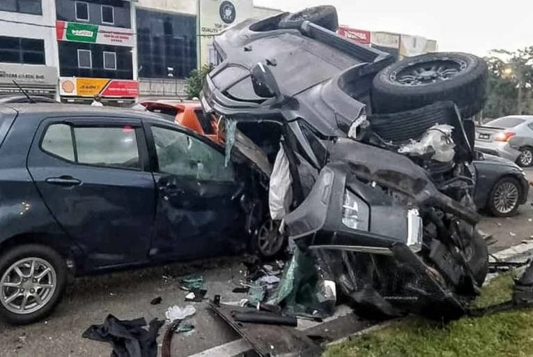 Pemandu Pikap Dipercayai Mabuk, Rempuh Lima Kenderaan di Lebuh AMJ