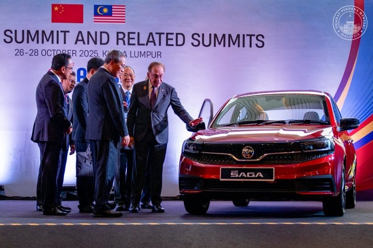 PMX Dedah Rupa Penuh Proton Saga 2026 di Sidang Kemuncak ASEAN – Bakal Lancar Tak Lama Lagi?