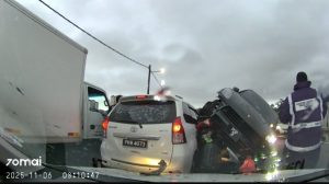 Porsche ‘Terpacak’ Atas Motor Dalam Kemalangan Libat 4 Kenderaan