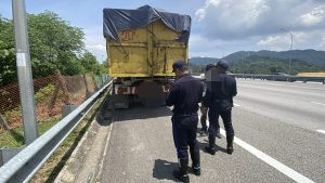 Dipaksa Majikan Bawa Lebih Muatan, Pemandu Lori Ditahan JPJ
